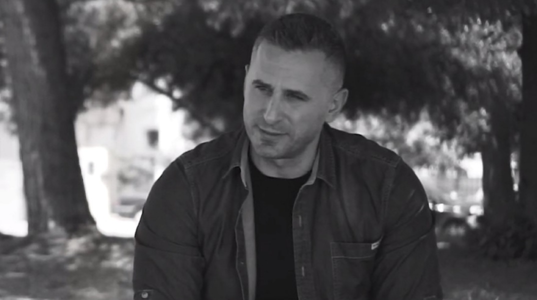 Έγκλημα στα Γλυκά Νερά: Ο αστυνομικός που έβγαλε το παιδί από το σπίτι 