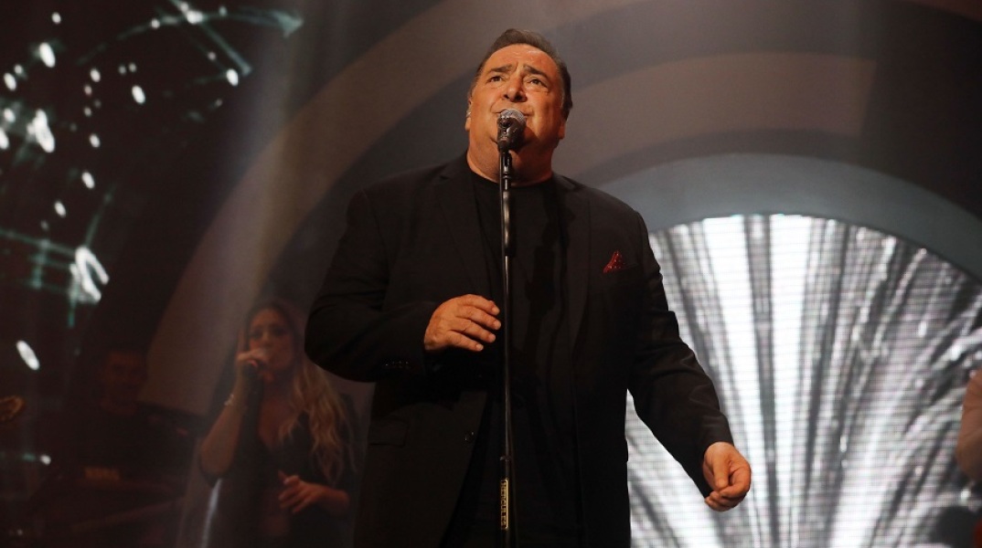 Ο τραγουδιστής Βασίλης Καρράς