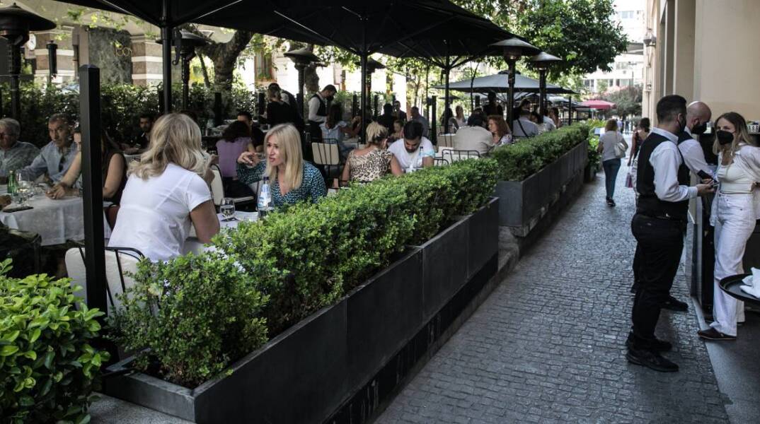 Το καφέ - εστιατόριο Athénée στη Βουκουρεστίου