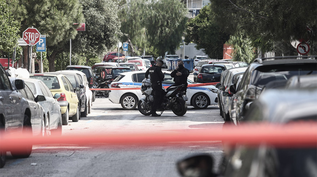 ΠΥΡΟΒΟΛΙΣΜΟΙ ΣΕ ΜΠΑΛΚΟΝΙΑ ΠΟΛΥΚΑΤΟΙΚΙΩΝ ΣΤΟΝ ΑΛΙΜΟ