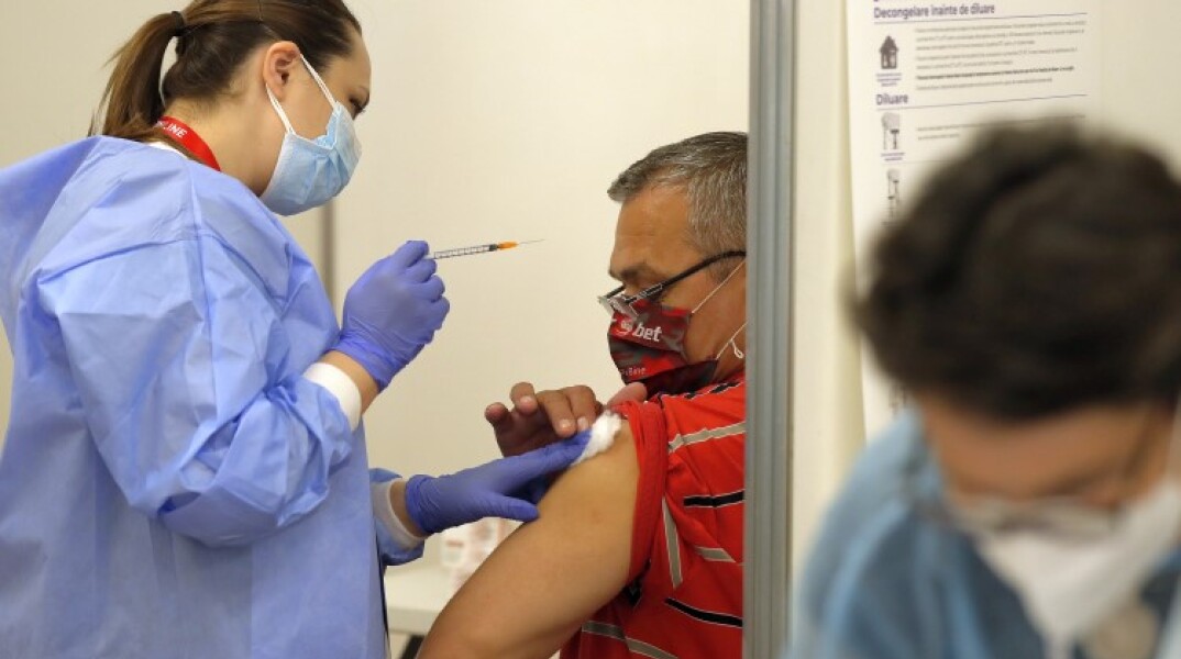 Εμβολιαστικό κέντρο Covid-19©ΑΠΕ-ROBERT GHEMENT