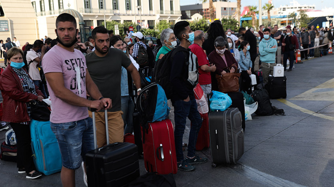 ΑΠΕΡΓΙΑ ΣΤΟ ΛΙΜΑΝΙ ΤΟΥ ΠΕΙΡΑΙΑ