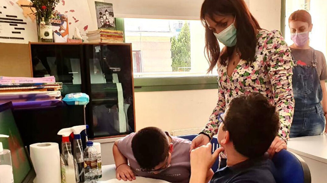 Η Δόμνα Μιχαηλίδου στο Κέντρο Εκπαίδευσης & Αποκατάστασης Τυφλών στην Καλλιθέα