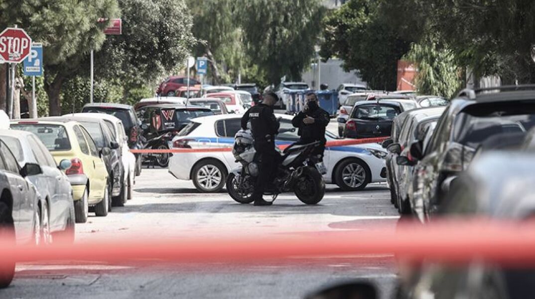 ΠΥΡΟΒΟΛΙΣΜΟΙ ΣΕ ΜΠΑΛΚΟΝΙΑ ΠΟΛΥΚΑΤΟΙΚΙΩΝ ΣΤΟΝ ΑΛΙΜΟ