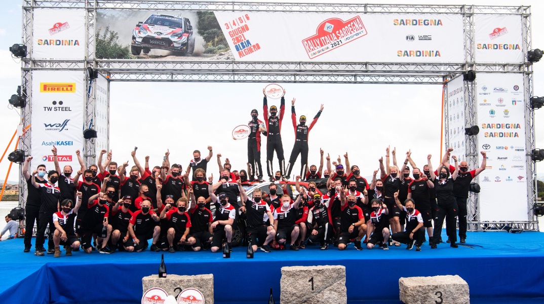 Οι νικητές του Ράλι Σαρδηνίας στο βάθρο της φιέστας