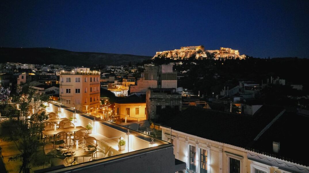 Θέα Ακρόπολη από την ταράτσα του Mira me