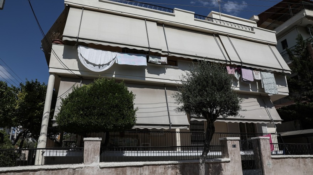 Το σημείο όπου δολοφονήθηκε η 64χρονη γυναίκα στην Αγία Βαρβάρα