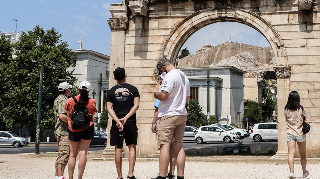 ΤΟΥΡΙΣΤΕΣ ΣΤΗΝ ΑΘΗΝΑ 