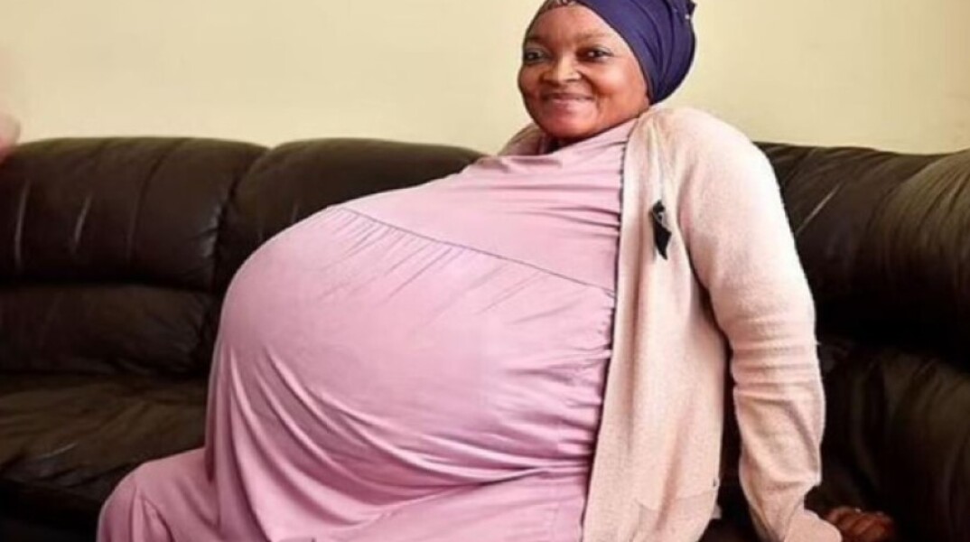 Γυναίκα έγκυος με δεκάδιμα©Twitter-@SsekamatteSula