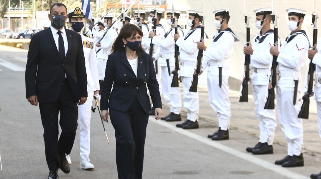 Επιθεώρηση του στόλου από την Κατερίνα Σακελλαροπούλου