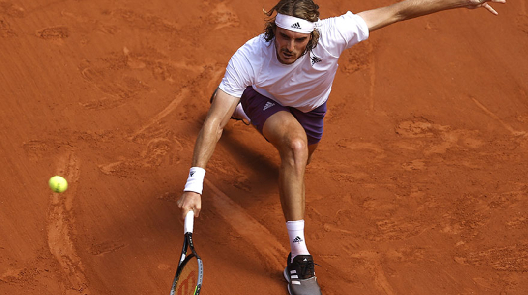 stefanos-tsitsipas-roland-garros-imitelikos.jpg