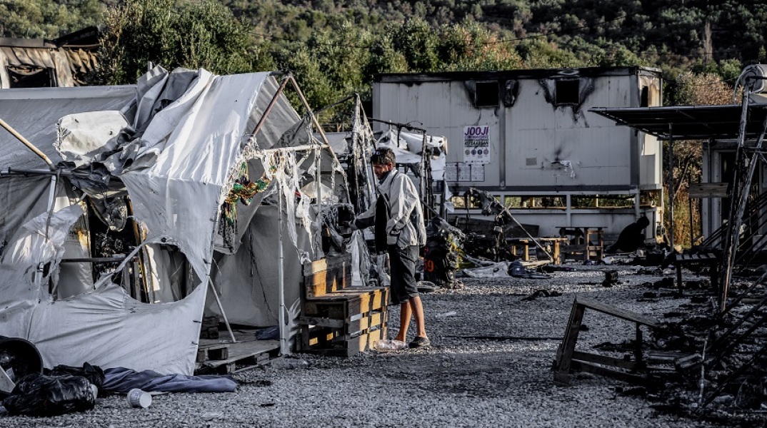 Φωτιά στο ΚΥΤ της Μόριας