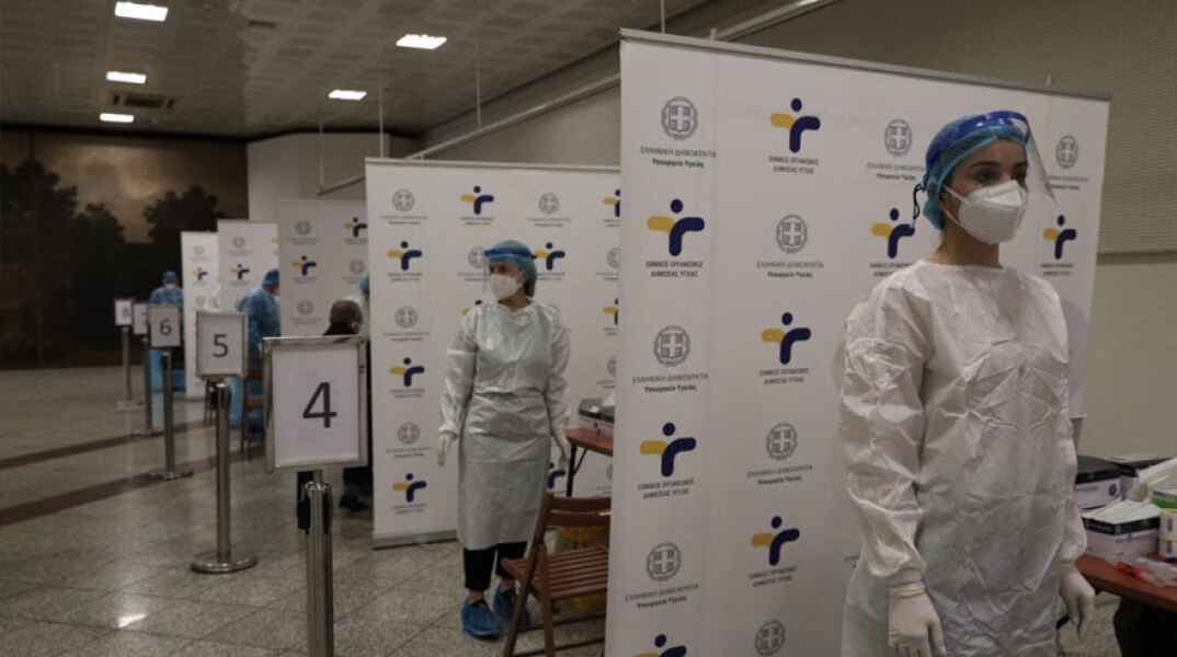 Υγειονομικοί στο Μετρό «Σύνταγμα» διενεργούν δωρεάν rapid test για κορωνοϊό (ΦΩΤΟ ΑΡΧΕΙΟΥ)