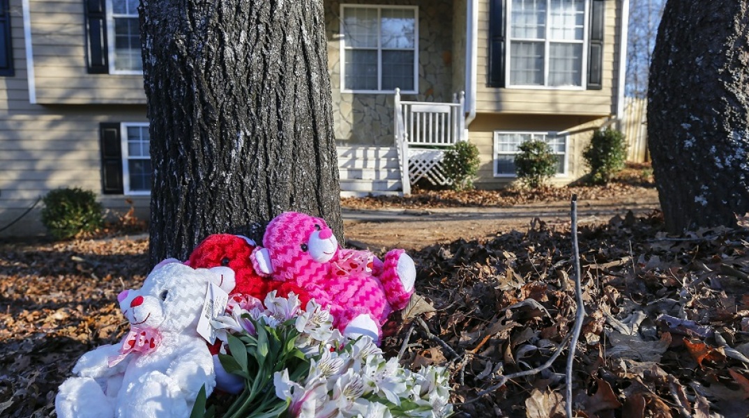 Λουλούδια και παιδικά παιχνίδια 