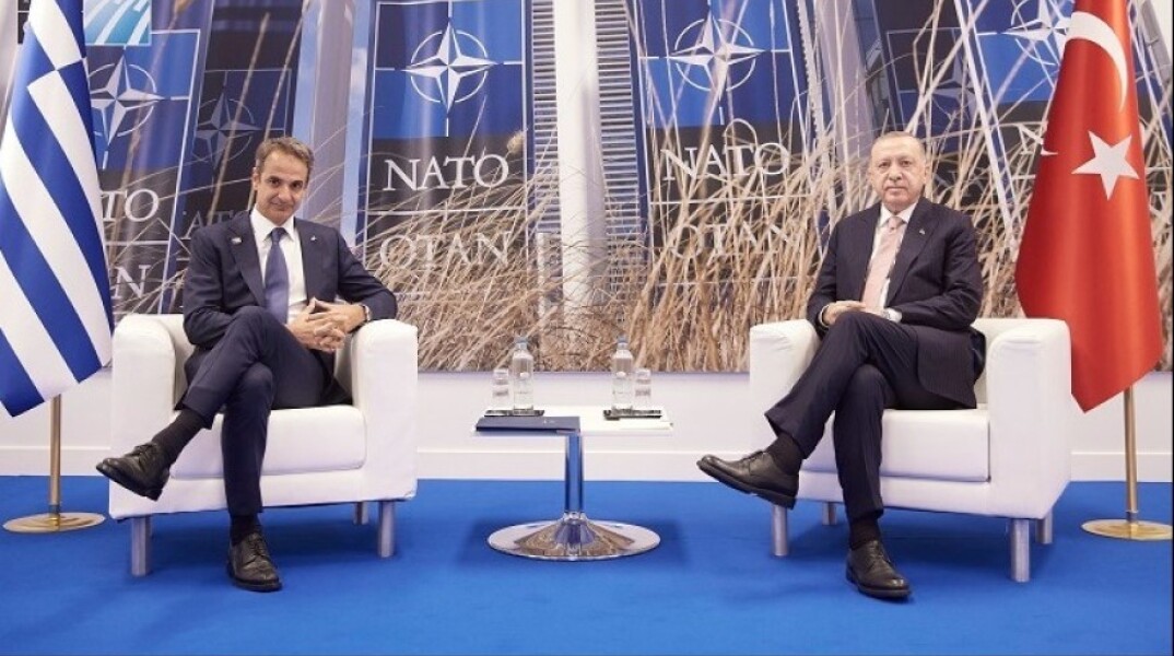 O Έλληνας Πρωθυπουργός Κυριάκος Μητσοτάκης με τον Τούρκο Πρόεδρο Ρετζέπ Ταγίπ Ερντογάν©ΑΠΕ-ΜΠΕ