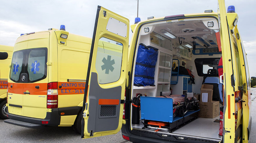 Ασθενοφόρο ΕΚΑΒ στη Θεσσαλονίκη (ΦΩΤΟ ΑΡΧΕΙΟΥ) - Νεκρός άνδρας εντοπίστηκε στον Θερμαϊκό