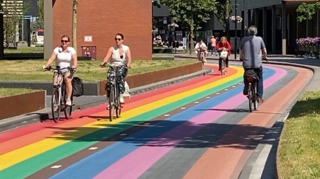 Ο ποδηλατόδρομος στην Ολλανδία στα χρώματα του Ουράνιου Τόξου © YouTube/BicycleDutch