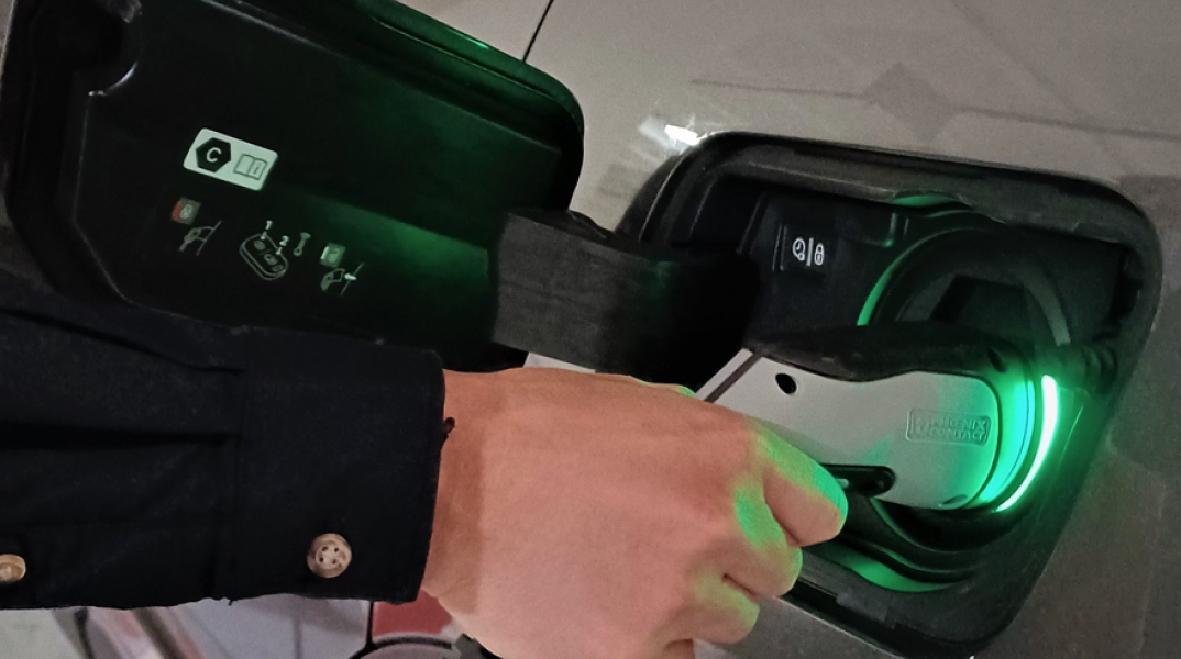 «Πράσινος» στόλος οχημάτων με το μεγαλύτερο δίκτυο ηλεκτρικής φόρτισης για τη Vodafone Ελλάδας