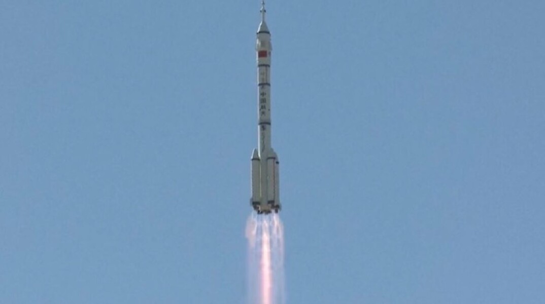 Κίνα: Εκτοξεύθηκε το επανδρωμένο διαστημόπλοιο Shenzhou-12