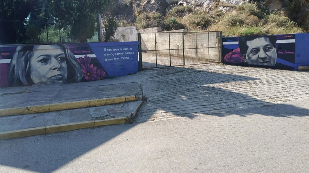 Τα πορτραίτα της Μελίνας Μερκούρη και του Μίνου Βολανάκη στην είσοδο του Θεάτρου Βράχων στον Βύρωνα διά χειρός του graffity artist Πλάτωνα