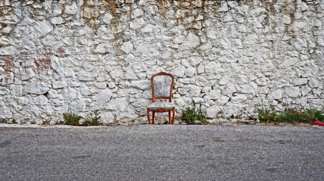 Έργο της έκθεσης του Μάριου Φούρναρη, «Μόνος»