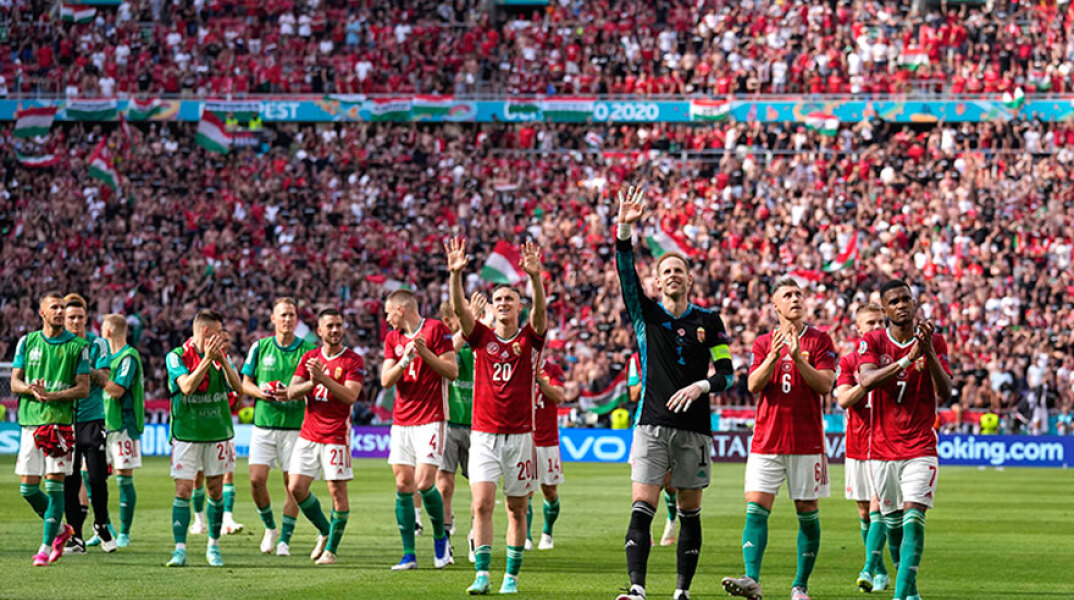 Οι παίκτες της Ουγγαρίας μετά την ισοπαλία με τη Γαλλία για το Euro 2021