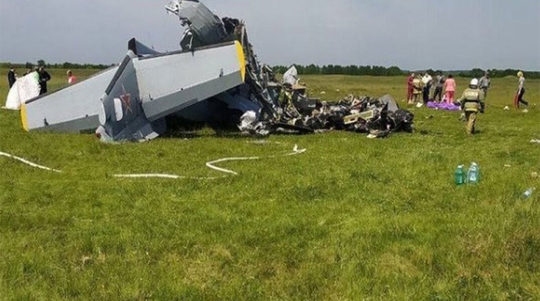 «Κομμάτια» έγινε το δικινητήριο αεροπλάνο που συνετρίβη στη Ρωσία