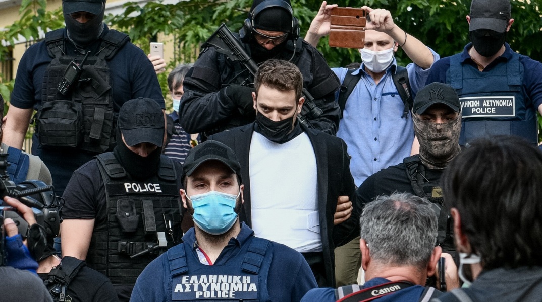 Έγκλημα στα Γλυκά Νερά: Η κατάθεση των αστυνομικών που έφτασαν πρώτοι στη μεζονέτα το πρωί της 11ης Μαΐου, ενώ το βρέφος βρισκόταν δίπλα στη νεκρή Καρολάιν.