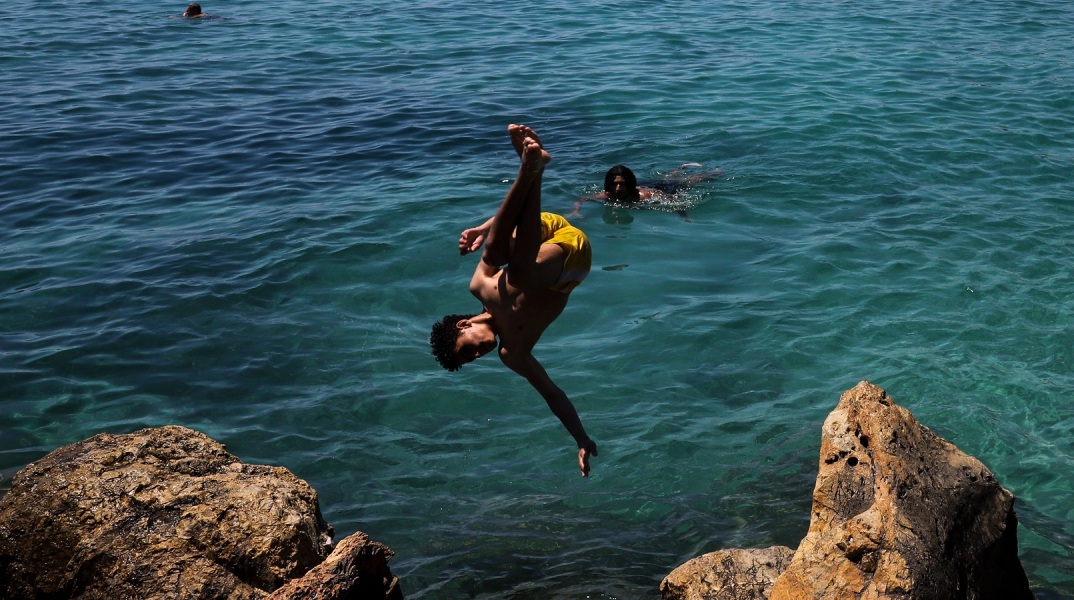 Καιρός: Έρχεται καύσωνας από τα μέσα της εβδομάδας – Αναλυτικά η πρόγνωση από το meteo και την Εθνική Μετεωρολογική Υπηρεσία