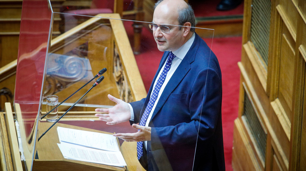 Για το νομοσχέδιο για τα εργασιακά τοποθετήθηκε ο υπουργός Εργασίας, Κωστής Χατζηδάκης, με ανάρτηση στον προσωπικό του λογαριασμό στο Facebook 