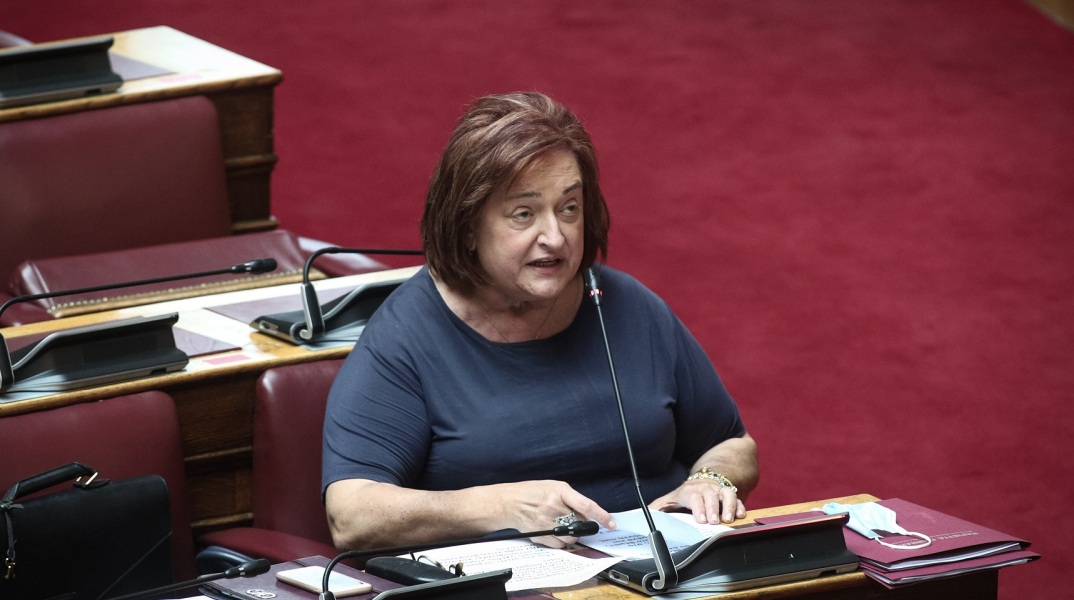 Σε θάλαμο του Νοσοκομείου βρίσκεται η Μαριέττα Γιαννάκου, όπου λαμβάνει φαρμακευτική αγωγή και παρακολουθείται από τους θεράποντες ιατρούς. 