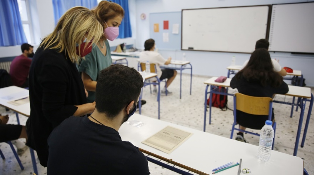 Πανελλήνιες 2021: Στιγμιότυπο από εξεταστικά κέντρα