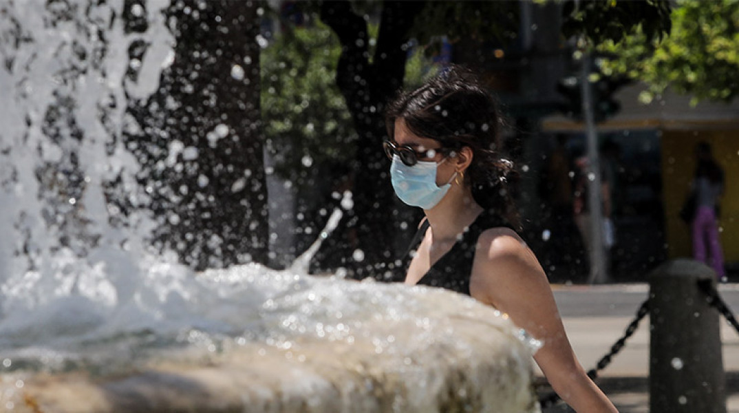 ΑΝΟΔΟΣ ΤΗΣ ΘΕΡΜΟΚΡΑΣΙΑΣ ΣΤΙΓΜΙΟΤΥΠΑ ΣΤΗ ΠΛΑΤΕΙΑ ΣΥΝΤΑΓΜΑΤΟΣ