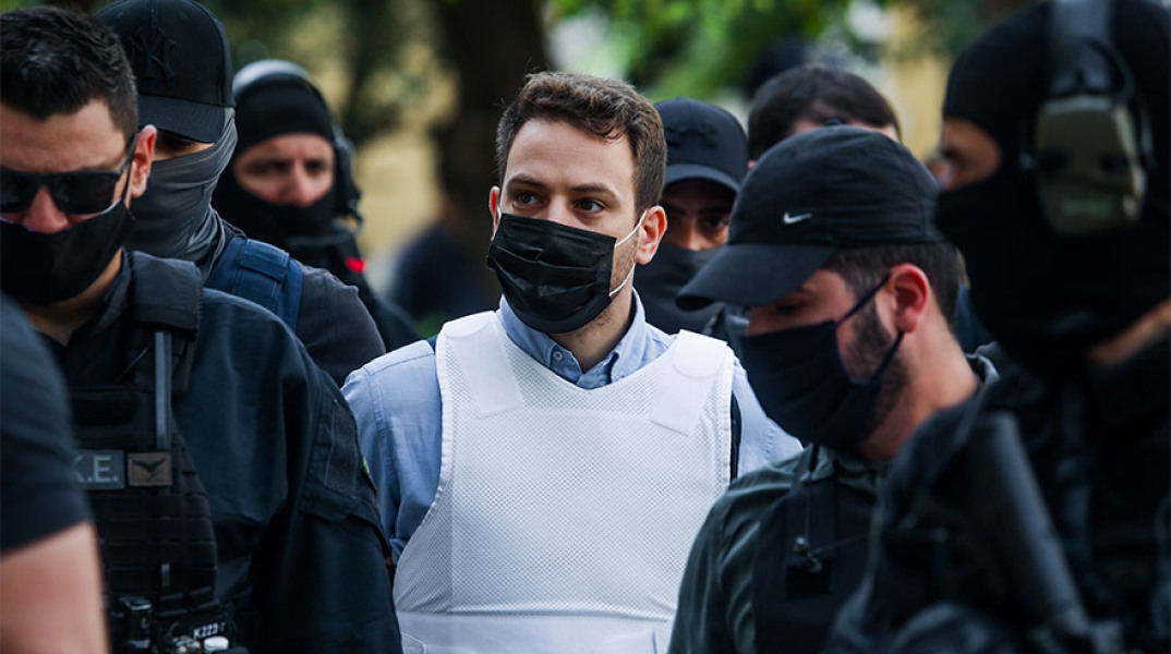 ΑΠΟΛΟΓΙΑ ΣΤΟΝ ΑΝΑΚΡΙΤΗ ΤΟΥ 32ΧΡΟΝΟΥ ΚΑΘ' ΟΜΟΛΟΓΙΑ ΔΡΑΣΤΗ ΤΗΣ ΔΟΛΟΦΟΝΙΑΣ ΤΗΣ 20ΧΡΟΝΗΣ ΚΑΡΟΛΑΪΝ ΣΤΑ ΓΛΥΚΑ ΝΕΡΑ 