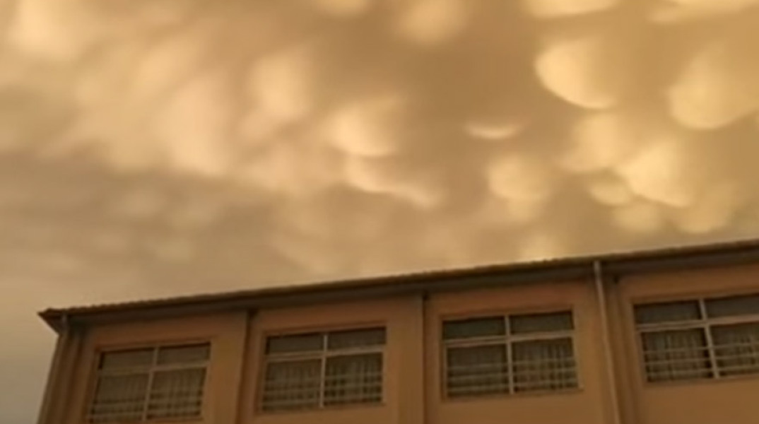 Λάρισα: Τα παράξενα σύννεφα που κάλυψαν τον ουρανό