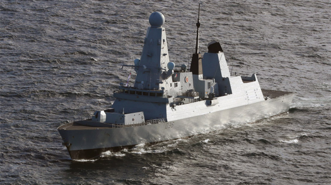 Το πολεμικό πλοίο του Βασιλικού Ναυτικού HMS Defender