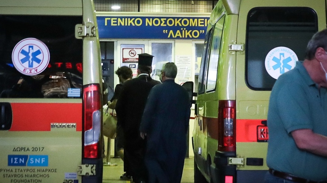 Στο «Λαϊκό» Νοσοκομείο μεταφέρθηκαν οι επτά μητροπολίτες μετά την επίθεση με βιτριόλι στη Μονή Πετράκη