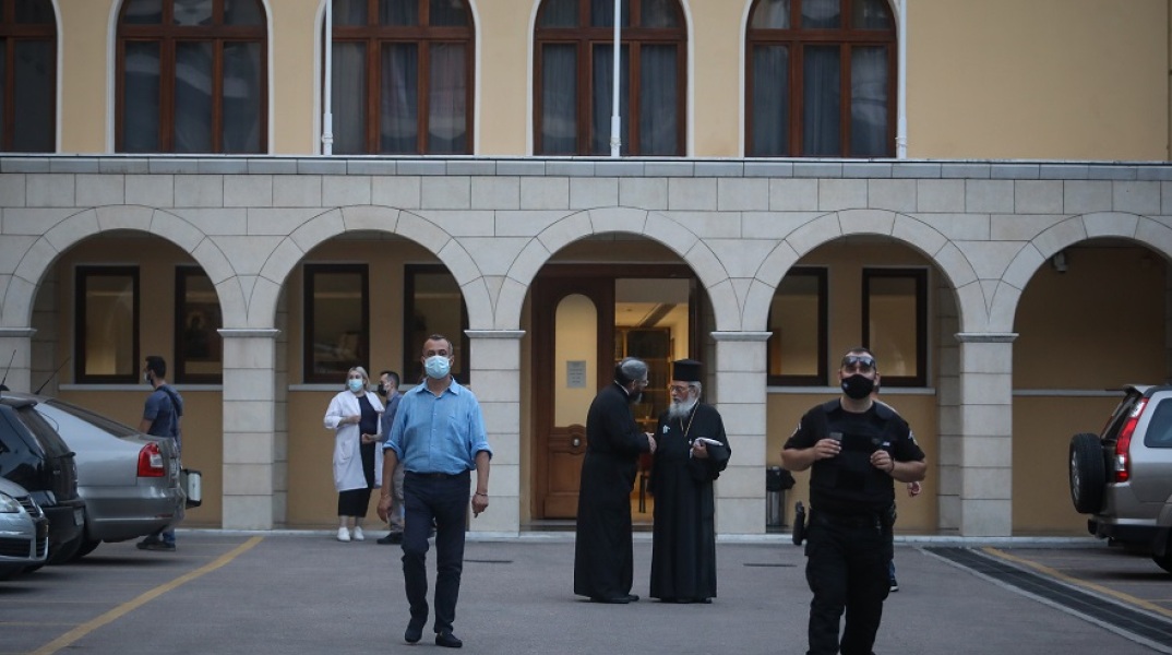 Επίθεση με βιτριόλι κατά μητροπολιτών στη Μονή Πετράκη