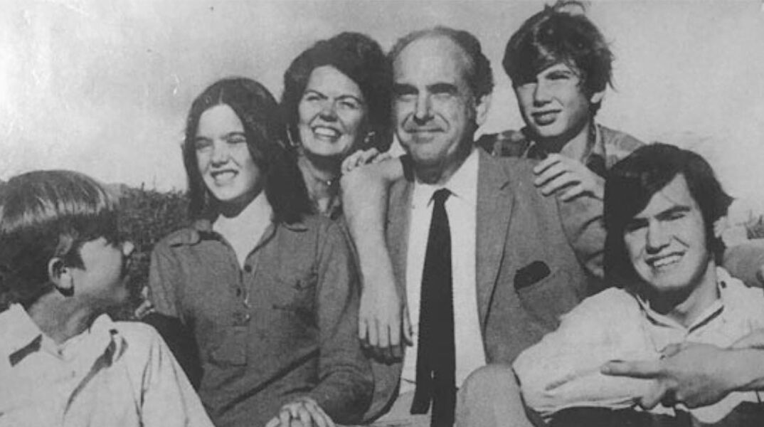 Ο Ανδρέας και η Μάργκαρετ Παπανδρέου με τα παιδιά τους στον Καναδά, γύρω στο 1971. Ίδρυμα Ανδρέα Γ. Παπανδρέου