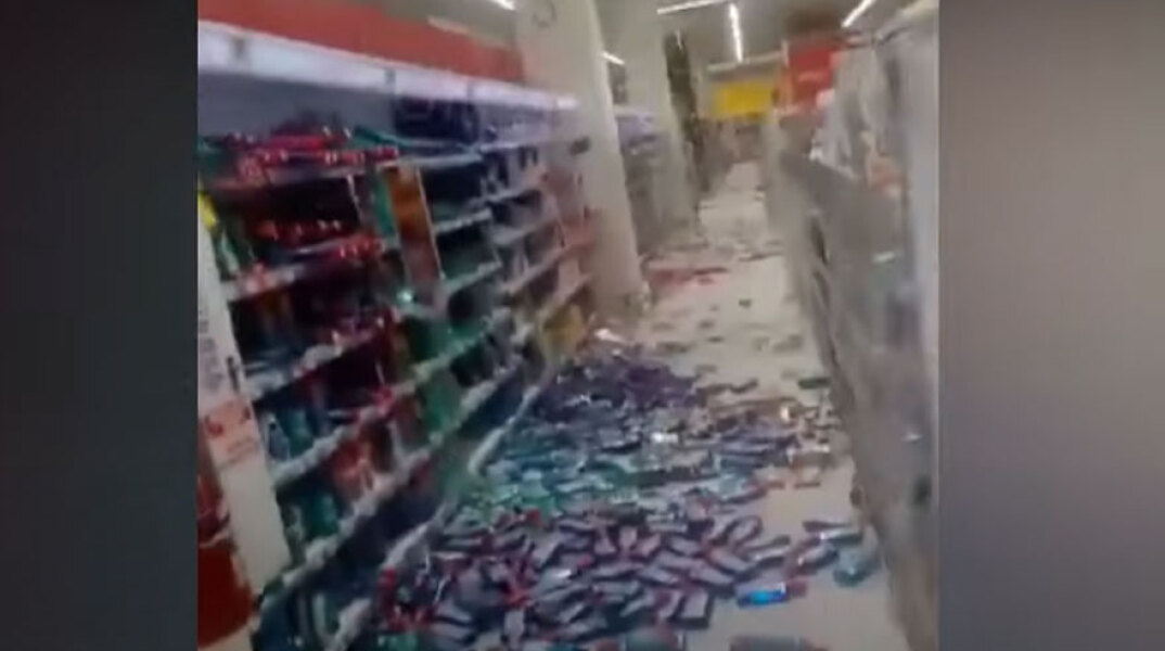 Προϊόντα έπεσαν από τα ράφια σε σούπερ μάρκετ στο Περού μετά τον σεισμό