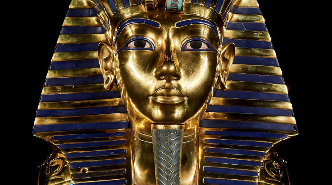 Κι όμως, οι μάσκες εμφανίστηκαν μαζί με τον άνθρωπο