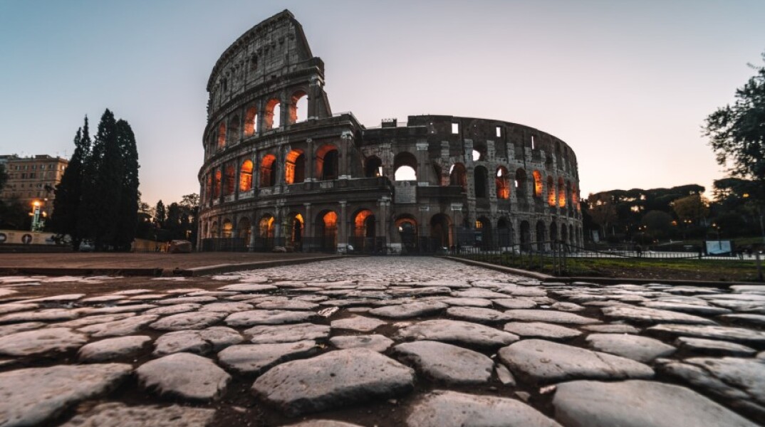 Tο κολοσσαίο της ρώμης©Unsplash/ Federico Di Dio photography 