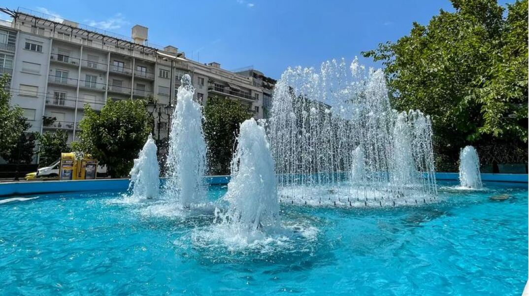 Συντριβάνι στην πλατεία Μαβίλη©Δήμος Αθηναίων