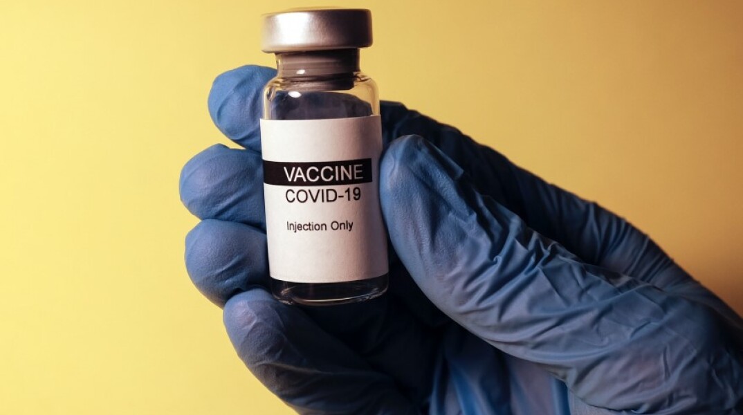 Φιάλη με εμβόλιο κατά της Covid-19©Unsplash/ Hakan Nural
