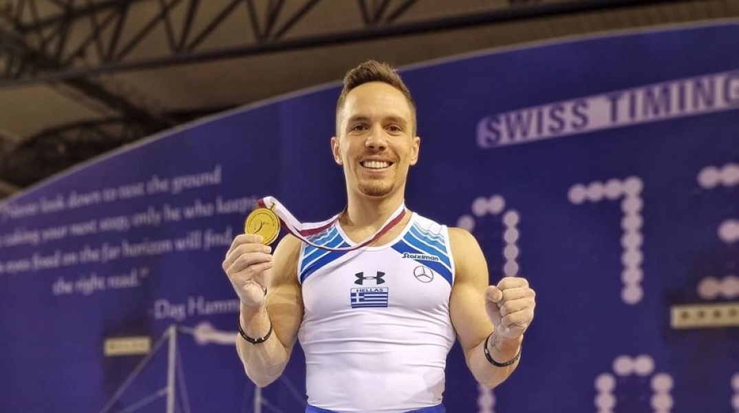 Ο Λευτέρης Πετρούνιας κρατά στα χέρια του ένα ακόμη χρυσό μετάλλιο