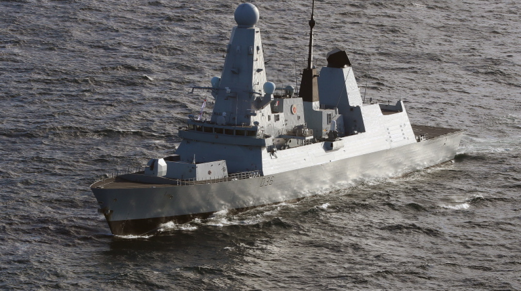 Το πλοίο HMS Defender