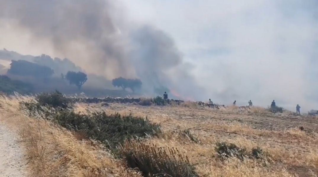 Φωτιά στην Πάρο - Δεύτερη ημέρα μάχης με τις φλόγες