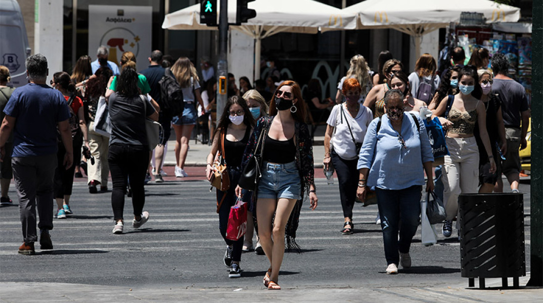 ΣΤΙΓΜΙΟΤΥΠΑ ΣΤΗ ΠΛΑΤΕΙΑ ΣΥΝΤΑΓΜΑΤΟΣ