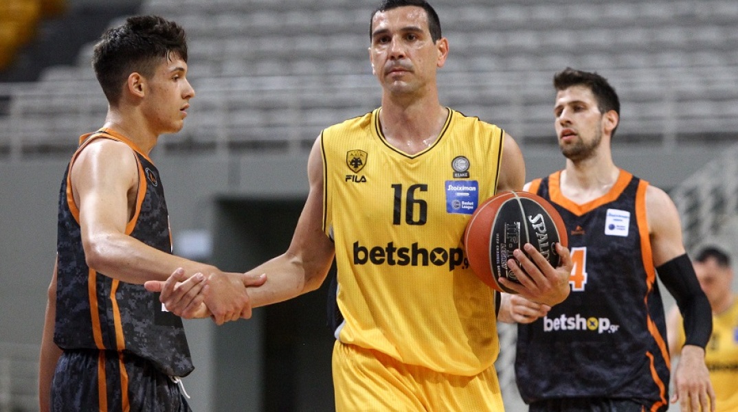 Νίκος Ζήσης