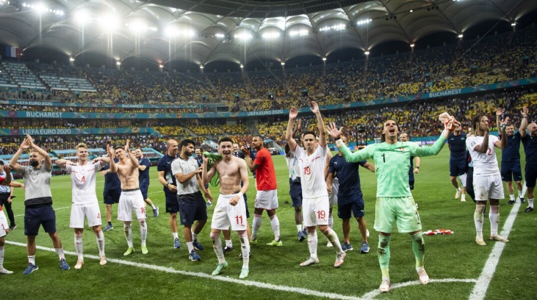 Οι παίκτες της Εθνικής Ελβετίας μετά την πρόκριση στους «8»